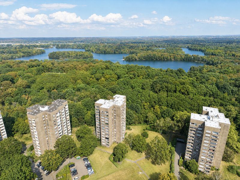 Nah am Wasser! Sanierungsbedürftige 3-Zimmerwohnung in Duisburg-Großenbaum! Mit Fahrstuhl und Balkon